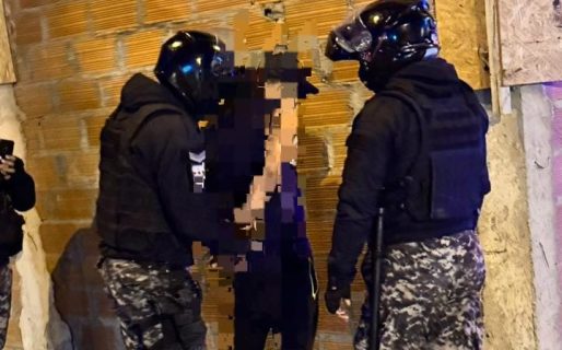 Violencia en el Quirno Costa: Detuvieron a un hombre que irrumpió en una casa para «vengar» a su hermano
