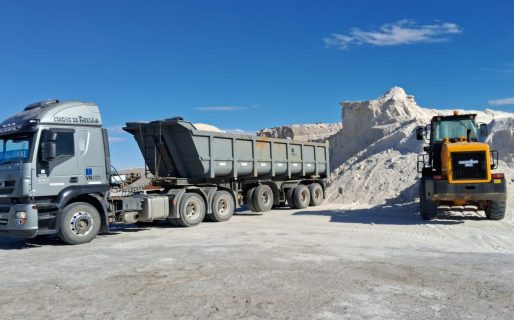 Vialidad Nacional comenzó con la distribución de sal en los campamentos viales