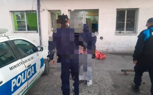 <strong>Escondió un kilo de carne entre sus ropas, pero la alarma de seguridad lo delató</strong>