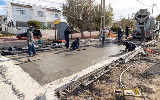 El Municipio avanza con dos importantes obras de pavimentación en Km. 3