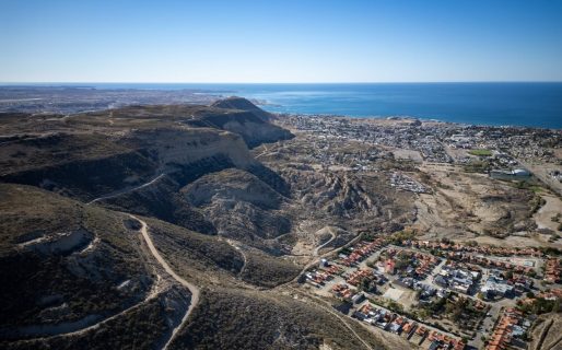 Consolidaron el camino para acceder al lóbulo superior del cerro Hermitte e iniciar el tapado de grietas