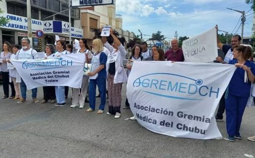 «Es una invitación a irse»: AGREMEDCH advierte sobre la precariedad laboral y los bajos salarios