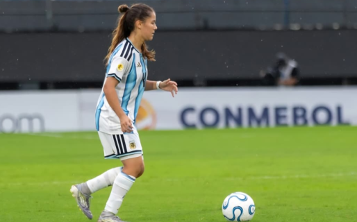 Emma Díaz sumó minutos en la victoria de Argentina, que lidera el Grupo A del Sudamericano