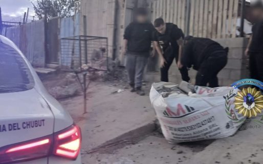 Vecinos golpearon y  atraparon a un hombre que robó una bolsa de cemento