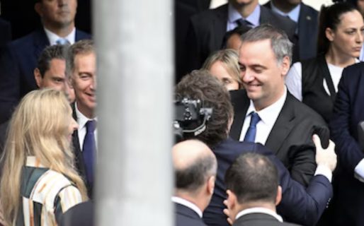 <strong>El “abrazómetro” del Gabinete con Adorni y los gestos de Milei durante el acto por Malvinas</strong>