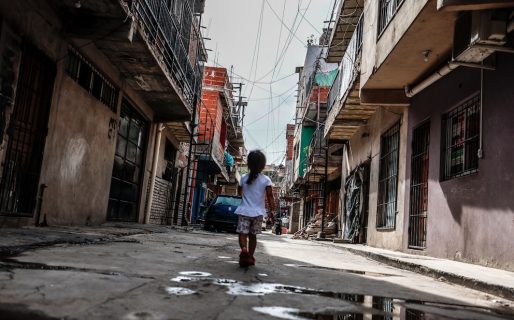 Casi 6 de cada 10 niños son pobres en la Argentina y el 30% no come regularmente, según la UCA