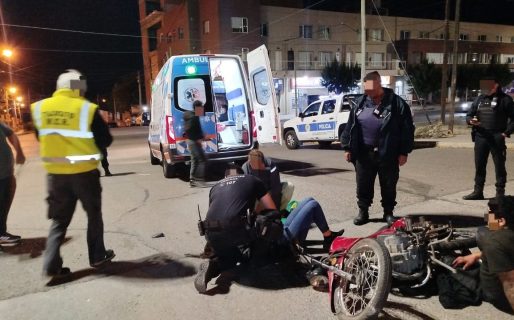 Motociclista atropelló a una mujer por evadir un control de tránsito