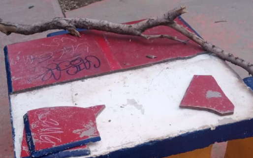 La Asociación Vecinal 9 de Julio denuncia nuevos destrozos en la Plazoleta Carlos Gardel