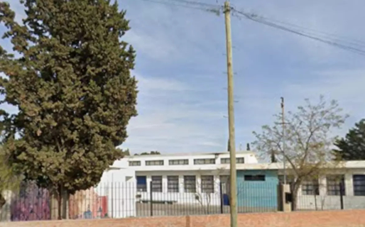 Un alumno de la Escuela 21 de Trelew habría sido abusado en un baño de la institución