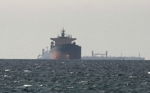 Irán atacó tres buques en el estrecho de Ormuz y condiciona las negociaciones con Estados Unidos