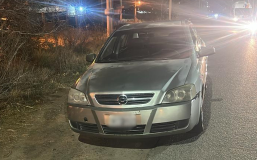 Lo pararon en un control de rutina y descubrieron que el vehículo era buscado por una estafa en Rawson