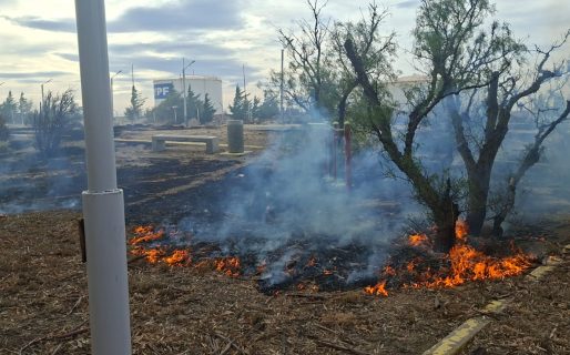 Bomberos sofocaron un incendio de pastizales en el Chalet de Km3