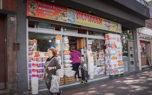 Las ventas en comercios minoristas cayeron en marzo y acumulan 11 meses consecutivos en baja