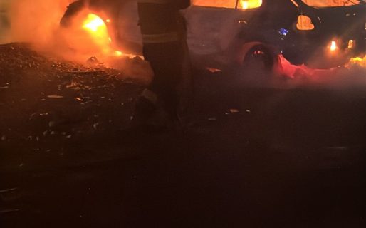 Se prendió fuego un auto en plena madrugada y nadie reclamó el vehículo