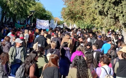 Docentes autoconvocados marcharon y exigieron respuestas urgentes: «Cobramos miseria»