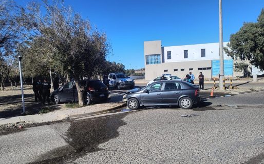 Fuerte choque en Avenida Kennedy: uno de los conductores iba alcoholizado
