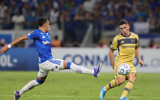 Con uno menos, a Boca se le escapó sobre el final en Brasil