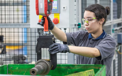 La capacidad instalada de la industria cayó 4 puntos con respecto al año pasado, pero anotó una mejora mensual