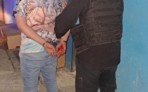 Violenta pelea entre hermanos en el San Cayetano: Terminaron presos por atacarse con una «tumbera» y un cuchillo