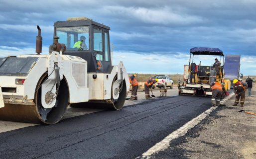 Continúan los trabajos de reparación sobre la Ruta 3 en el acceso norte a Comodoro