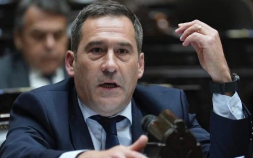 Luque: «No pueden quedarse con bienes de YPF que son de los comodorenses»