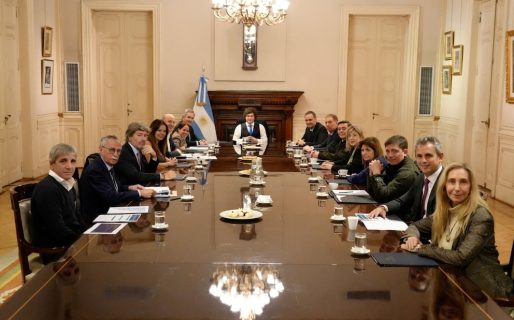 Adorni salió empoderado por Milei, en medio de más revelaciones: Sus próximos pasos y la estrategia judicial