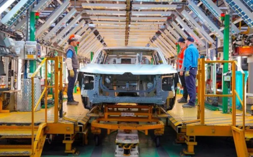 La economía sufrió un freno en febrero y la industria volvió a ser el sector más golpeado, con caídas de hasta 11%