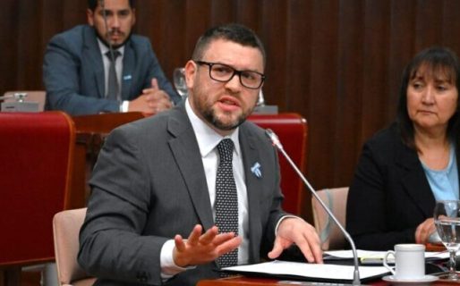 Pais cargó contra Torres por el contrato con Red Chamber y la deuda provincial