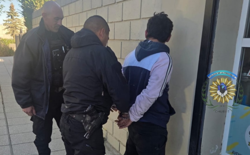 Robó una bicicleta que estaba frente a un comercio y lo redujeron hasta que llegó la policía
