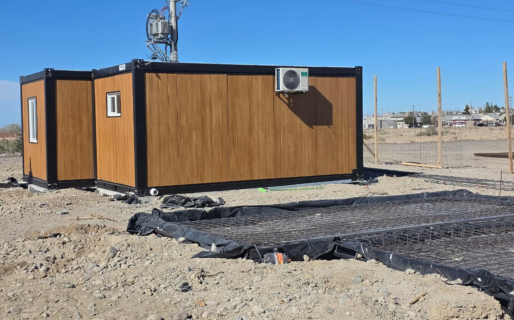 Están instalando las casas modulares para los damnificados por el desplazamiento del Cerro Hermitte
