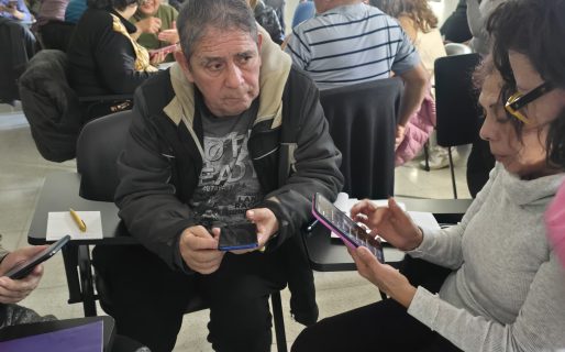 Trabajadores del Hospital Alvear dictaron un curso de tecnología para adultos mayores