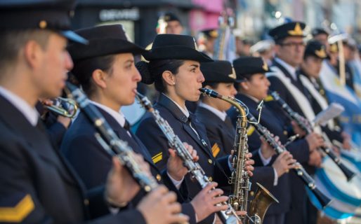 Las imágenes del Desfile del 25 de Mayo en Comodoro: emoción, color y una multitud en las calles