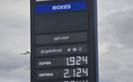 Golpe al bolsillo: Volvió a aumentar la nafta y el litro de super roza los 2000 pesos 