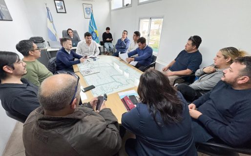 El Gobierno propondría un aumento del 6% en tres tramos y un bono para estatales