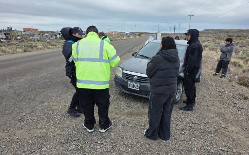 Fuerte choque en Ruta 1: Una camioneta y un auto colisionaron a la altura del Faro San Jorge
