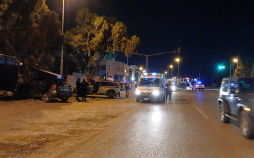 Violento choque en la Avenida Yrigoyen: Una camioneta cruzó en rojo y terminó incrustada en un carrito de comidas