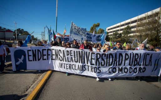 «La Universidad está más presente que nunca»: La ciudad marchó en defensa de la Educación Pública