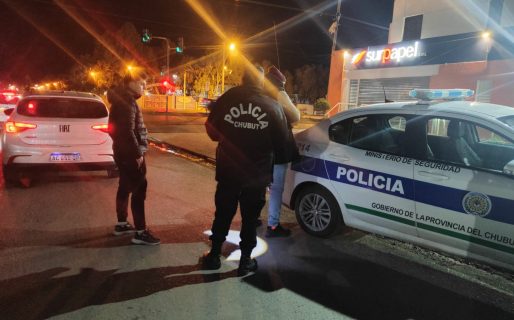 Discusión de pareja en la Avenida Yrigoyen terminó con un hombre detenido por pedido de captura federal