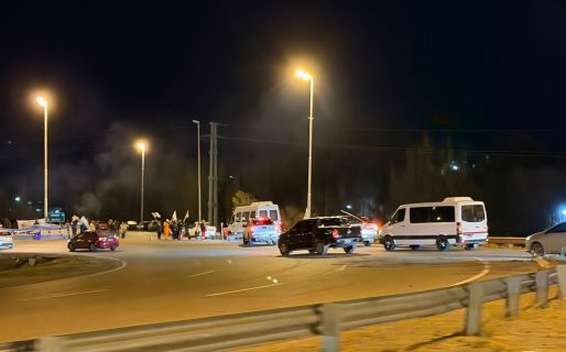 Docentes universitarios y de la ATECh panfletearon en el cruce de las rutas 3 y 26