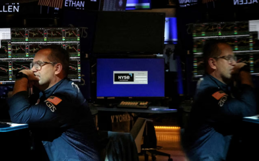 Las acciones argentinas cayeron más de 5% en Wall Street y el riesgo país opera por debajo de los 550 puntos