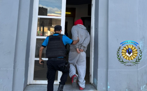 Se puso agresivo durante un control policial y terminó detenido en Plaza España