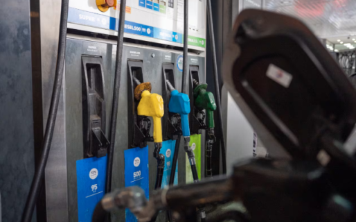 La venta de combustibles cayó por tercer mes consecutivo y acumula una baja del 13% en lo que va del año