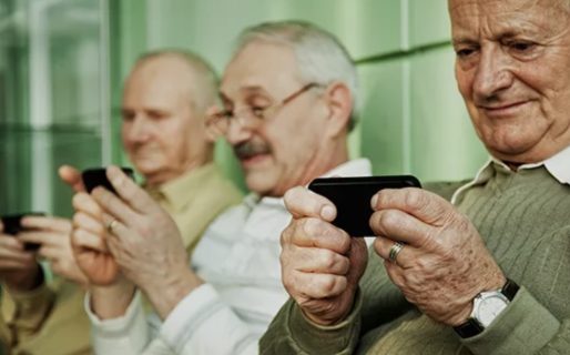 Taller gratuito sobre uso de tecnología para adultos mayores en el Hospital Zonal Alvear