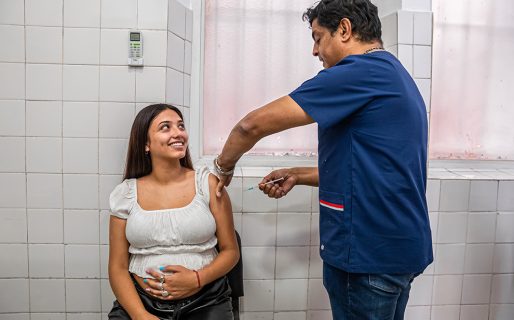 Continúa en toda la provincia la vacunación de embarazadas contra el VSR