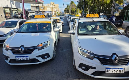 “No damos más”: fuerte protesta de taxistas en pleno Día del Trabajador