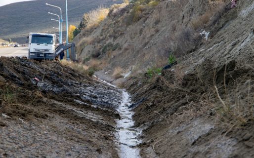 Continúa el saneamiento de canales evacuadores en la ciudad