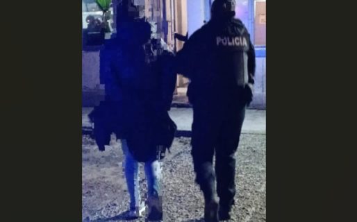 Tensión en la calle Huergo: Detenida por causar destrozos en una vivienda tras una discusión