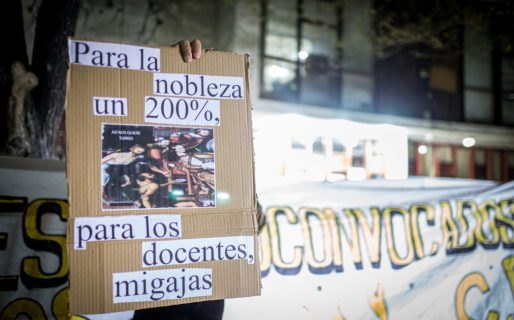 Docentes autoconvocados acampan en el ingreso a Supervisión de Escuelas