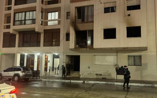 Una empleada policial perdió todo tras el incendio de su departamento en el centro