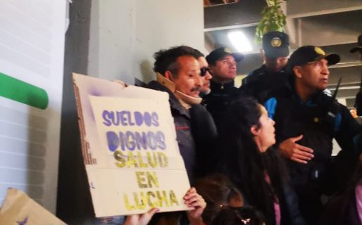 Denuncian que la Policía golpeó a una trabajadora de Salud durante una protesta de ATE en Rawson
